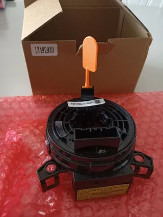The steering wheel travers are for: 20817720 52057875 13492930 8HC0448A The steering wheel travers are for: 20817720 52057875 13492930 8HC0448A